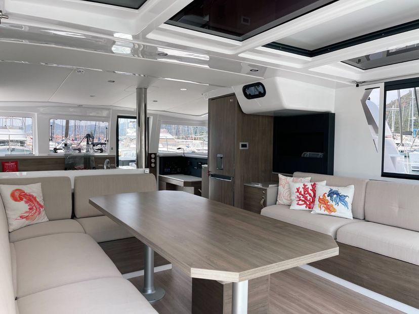 Bali Catamarans 4.2 Bella II