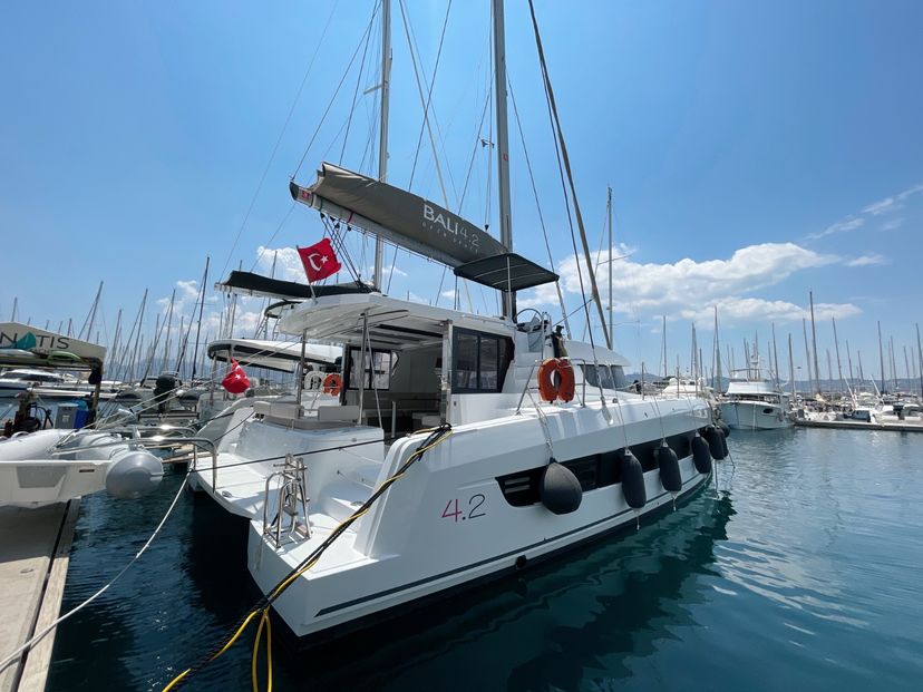 Bali Catamarans 4.2 Bella II
