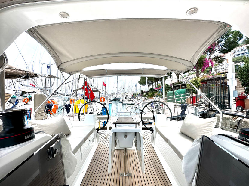 Beneteau 38 Dancefloor