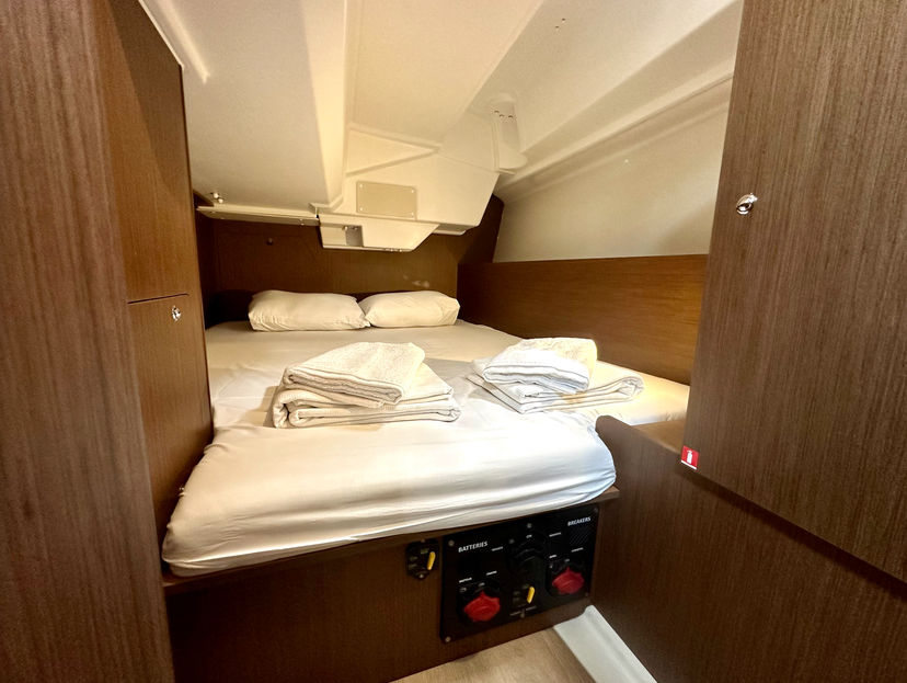 Beneteau 38 Dancefloor