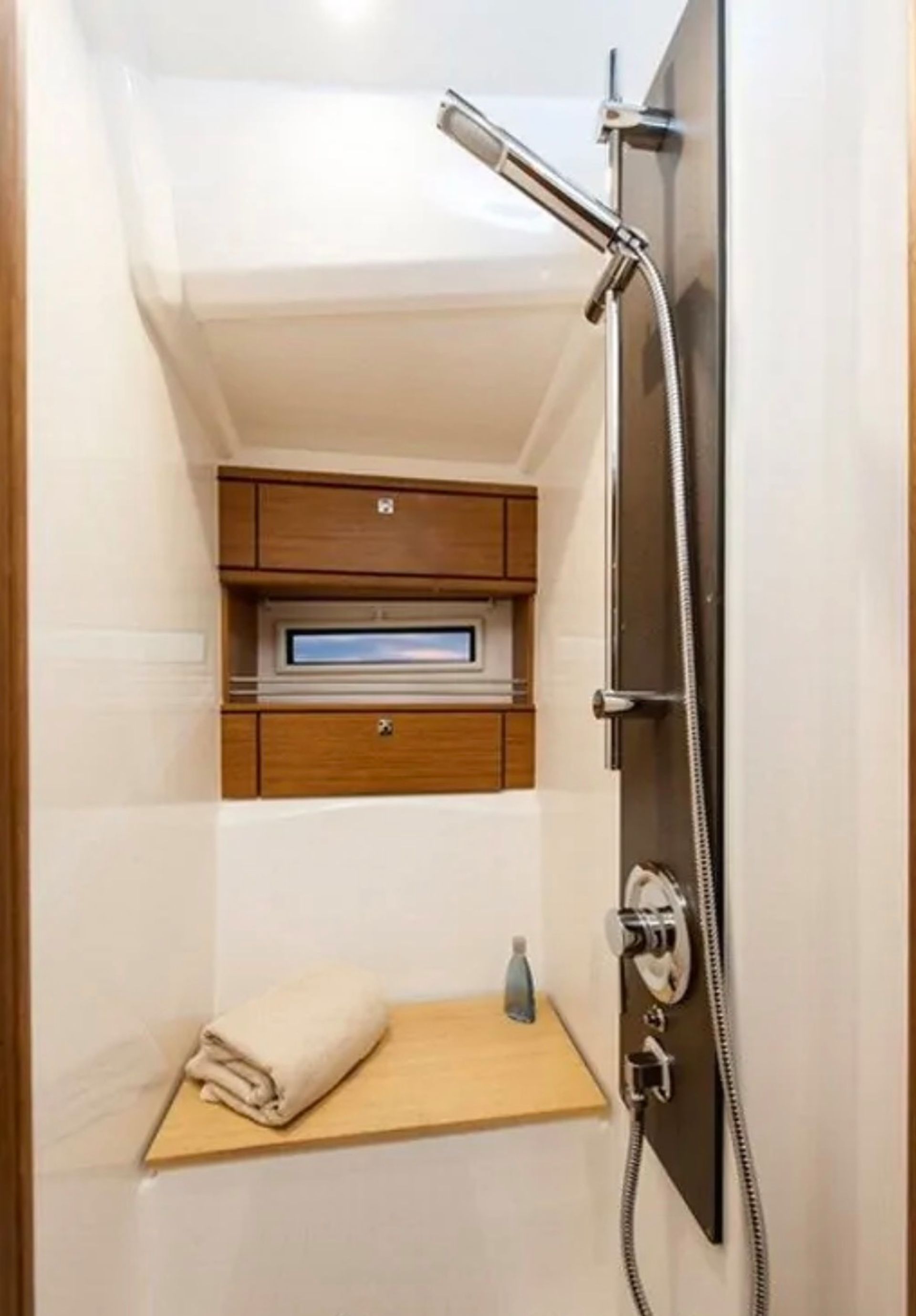 5899211020904438_12._Master_Cabin_separate_ensuite_Shower.jpg