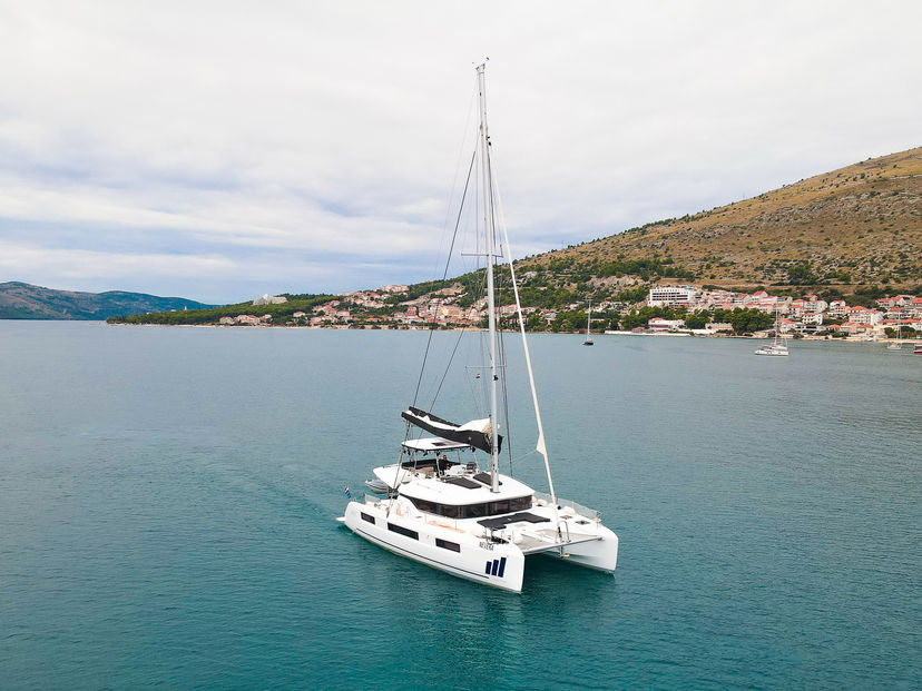 Lagoon 51 Nevera