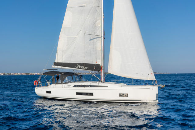 Beneteau OCEANIS 46.1 Rebekka Blue