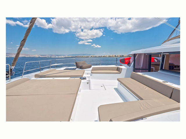Bali Catamarans 5.4 License to chill