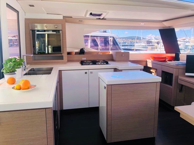 Fountaine Pajot 47 DESAFINADO