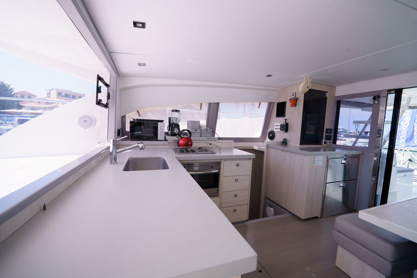 Leopard Catamarans 43 Horizon