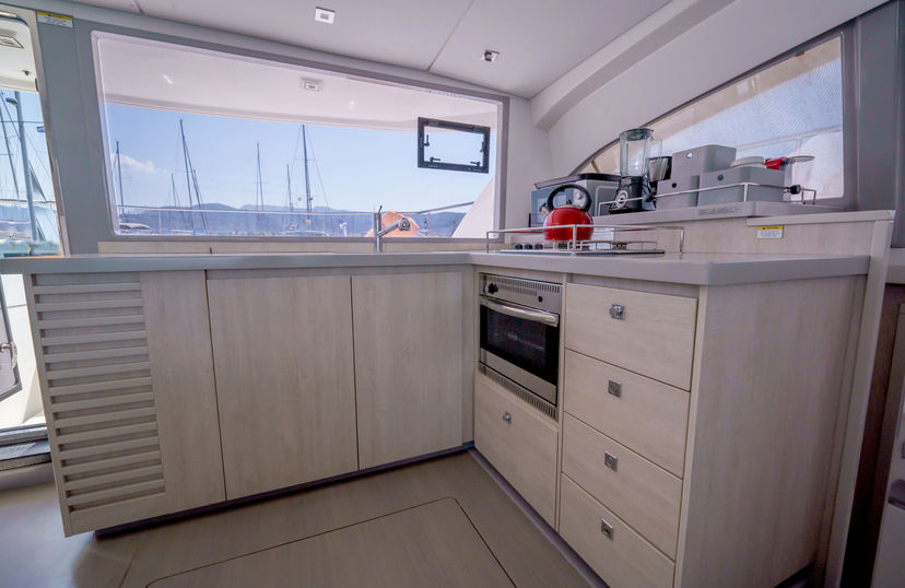 Leopard Catamarans 43 Horizon