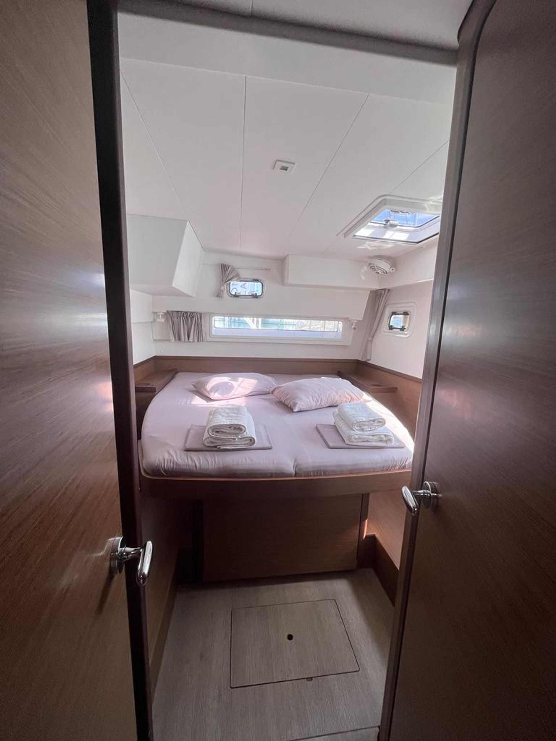 6148121481301496_Queen_Cabin_1.jpeg
