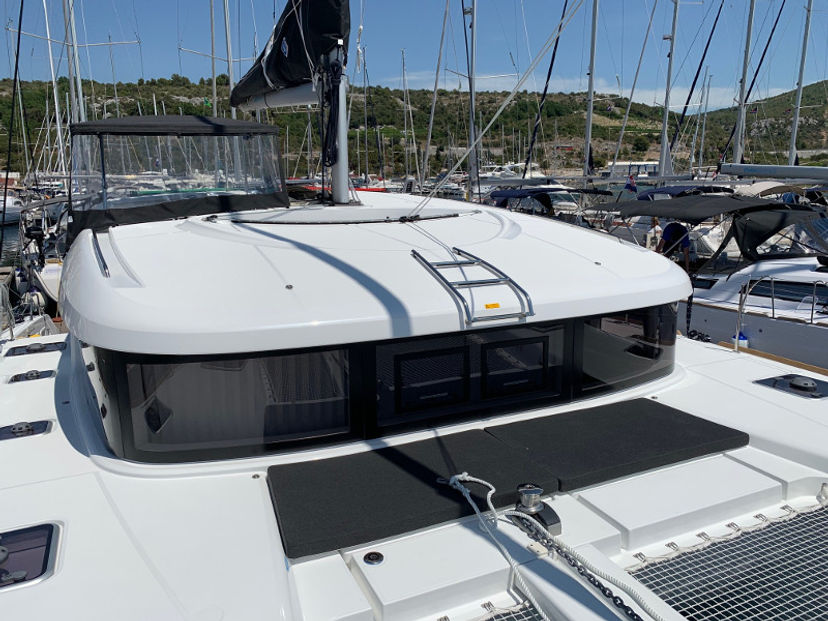 Lagoon 40 MONARCH 2020 (air condition, generator)