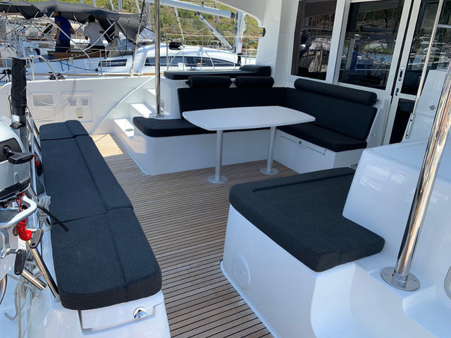 Lagoon 40 MONARCH 2020 (air condition, generator)