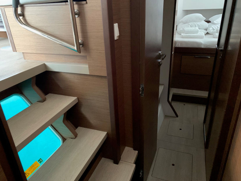 Lagoon 40 MONARCH 2020 (air condition, generator)