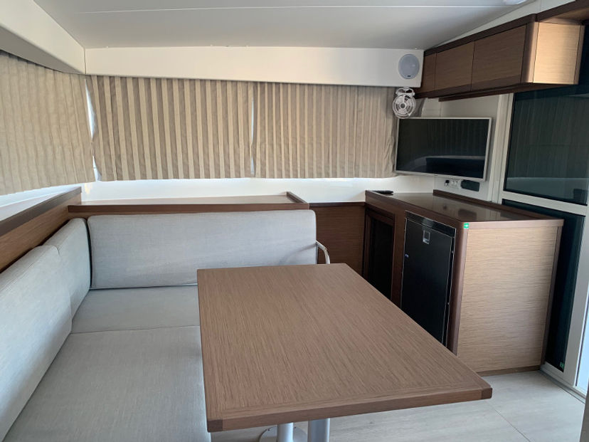 Lagoon 40 MONARCH 2020 (air condition, generator)