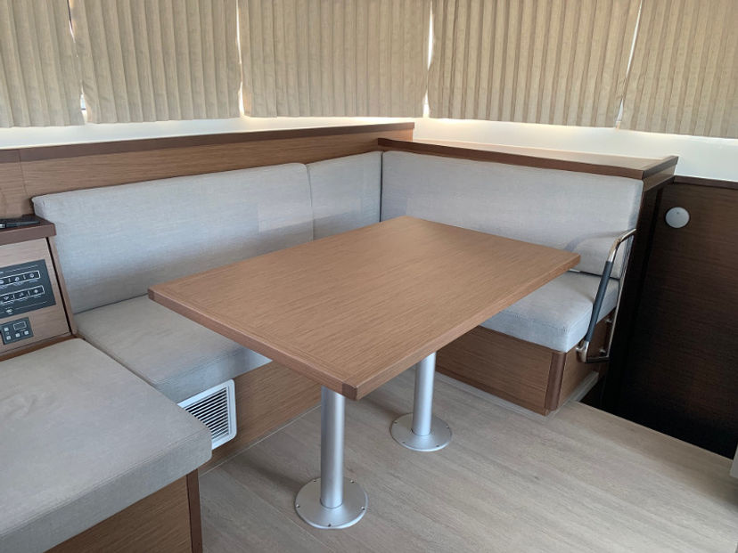 Lagoon 40 MONARCH 2020 (air condition, generator)