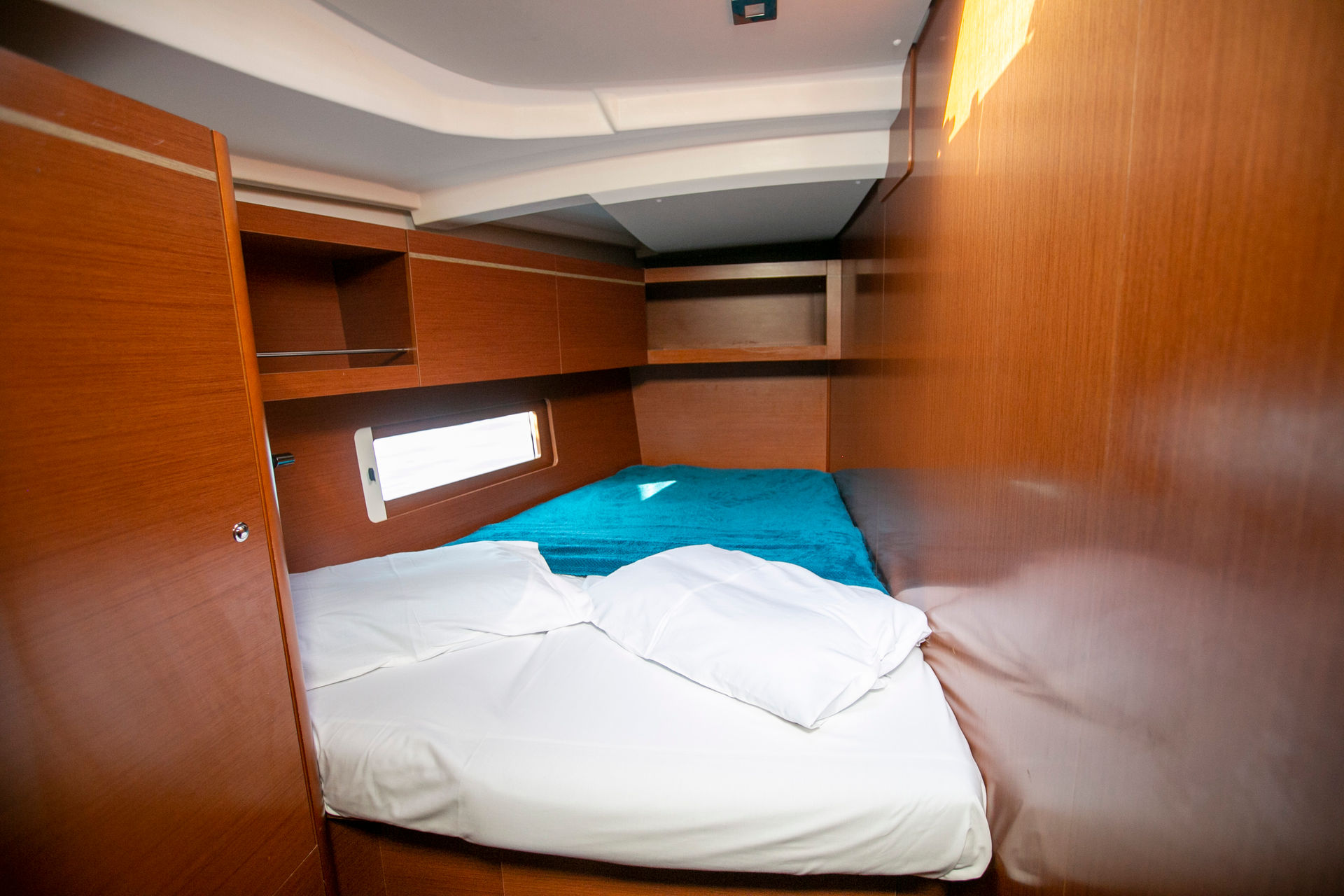 6167533410000106832_Cabin_3.JPG