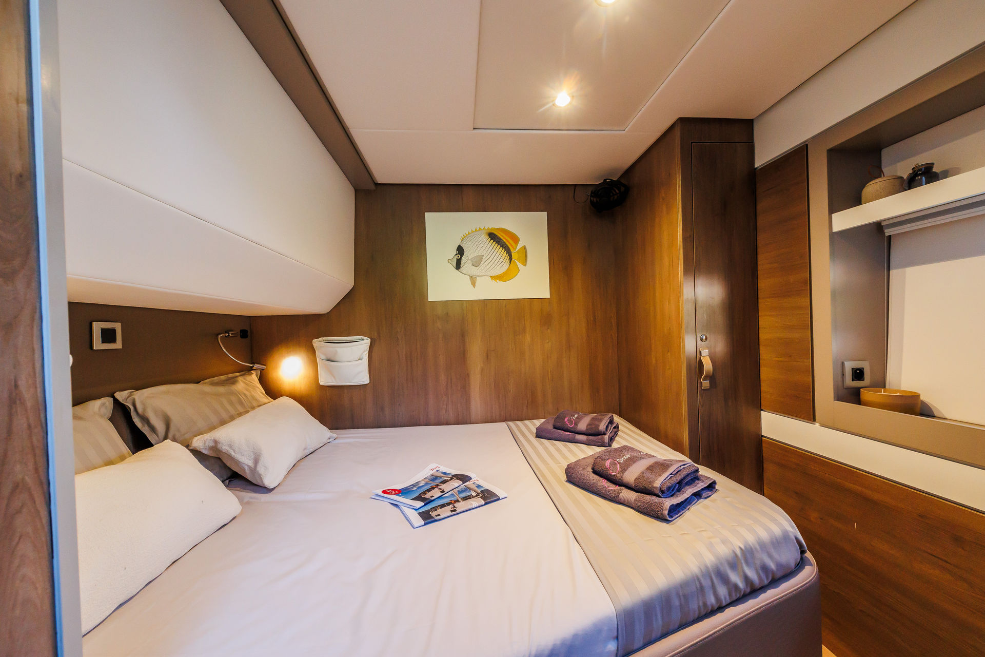 6240593750000102996_Ocean_Lounge_Interior_5.jpg