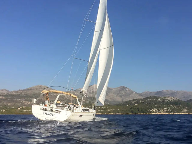 Beneteau 45 Slide