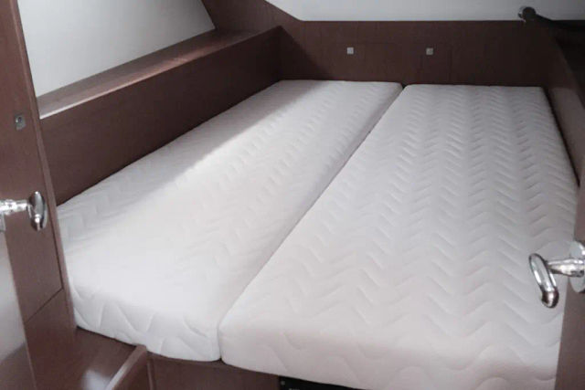 Beneteau 45 Slide