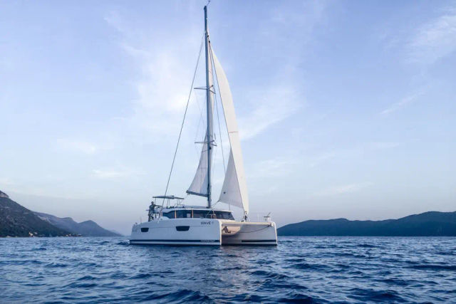 Fountaine Pajot 42 Wave