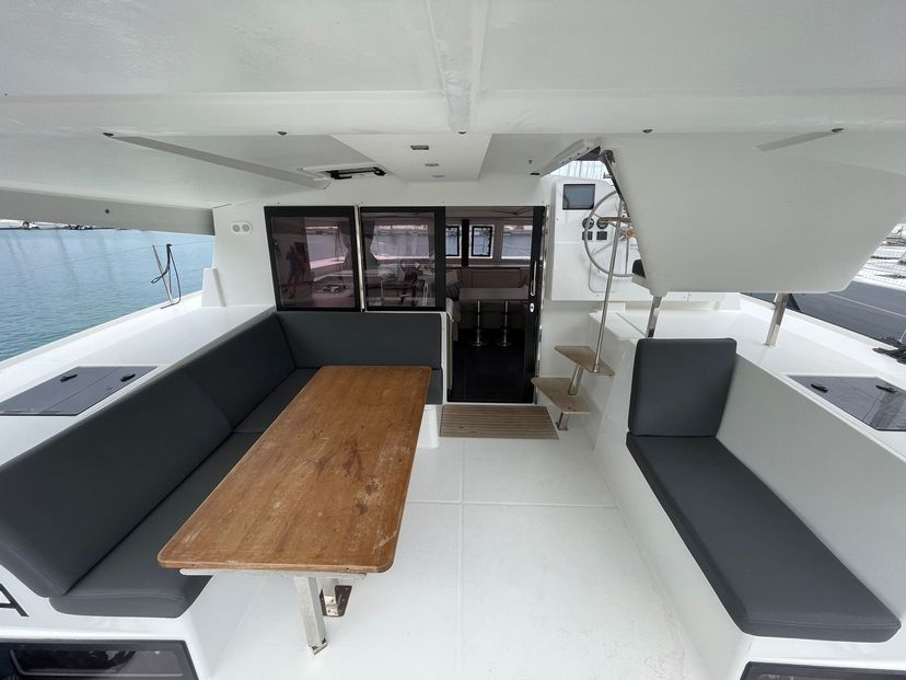 Fountaine Pajot 40 LUNA