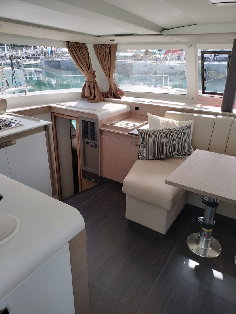 Fountaine Pajot 40 LUNA