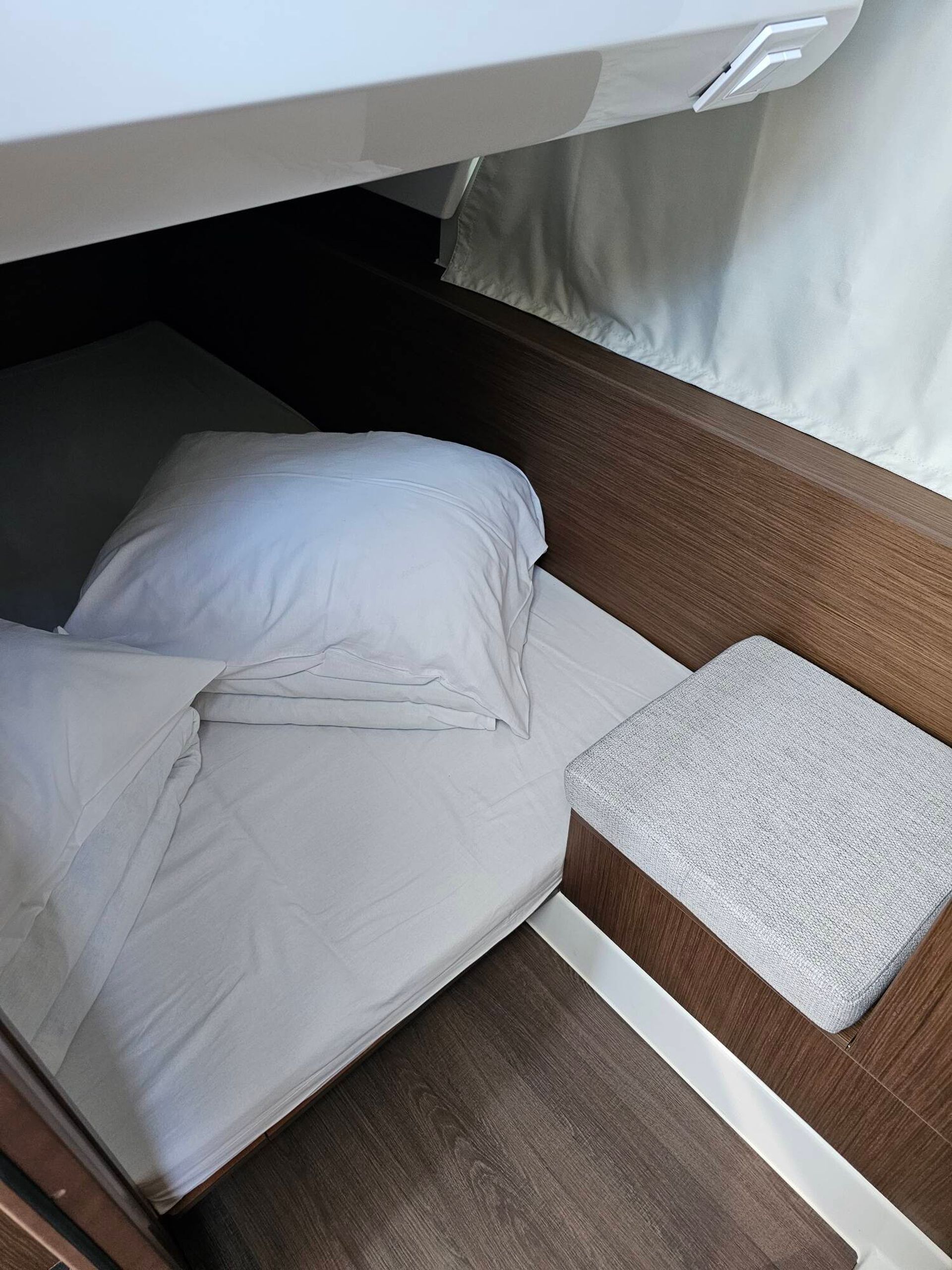 6255126130000100096_HELIOS-interior_7.jpg