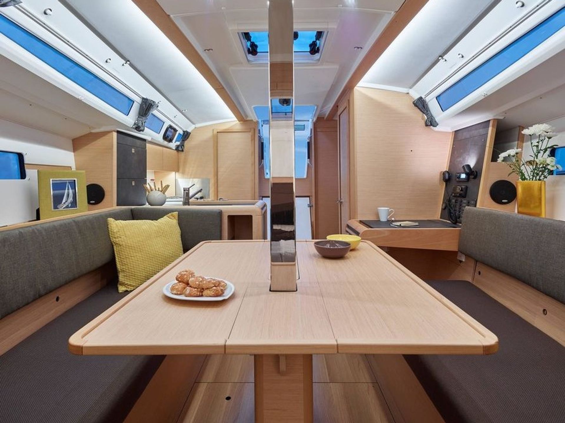 6259658780000100075_Interior.jpg
