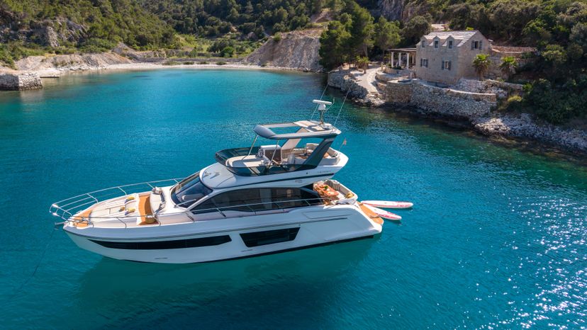 Azimut 53 White