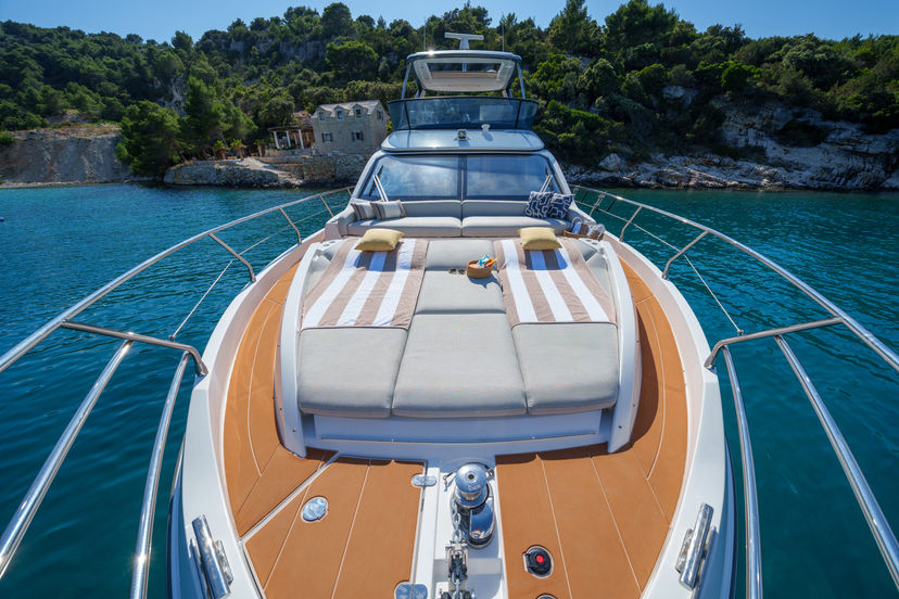 Azimut 53 White
