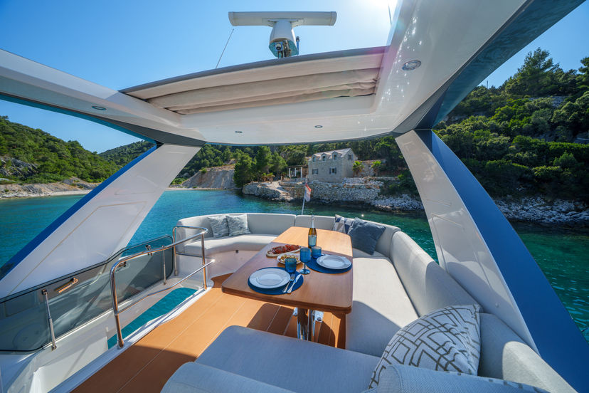 Azimut 53 White