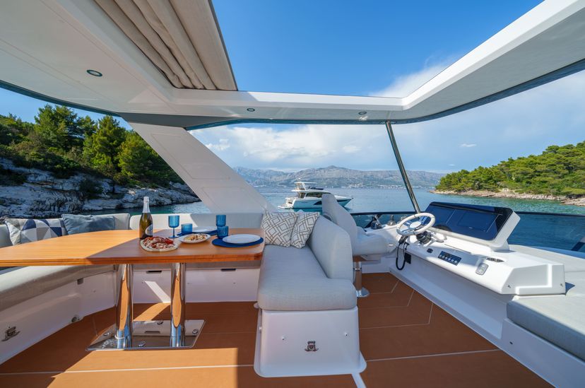 Azimut 53 White