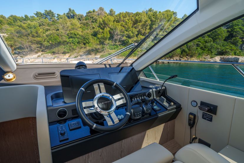 Azimut 53 White