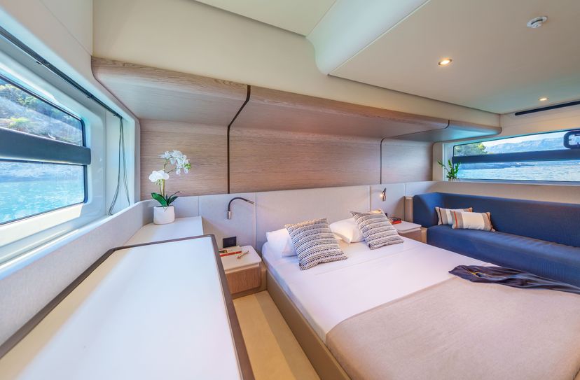 Azimut 53 White