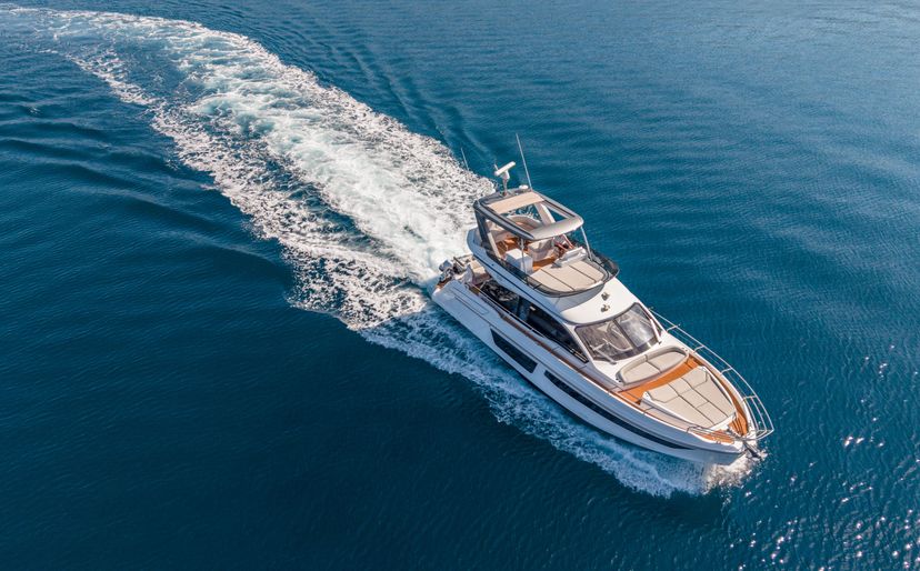 Azimut 53 White