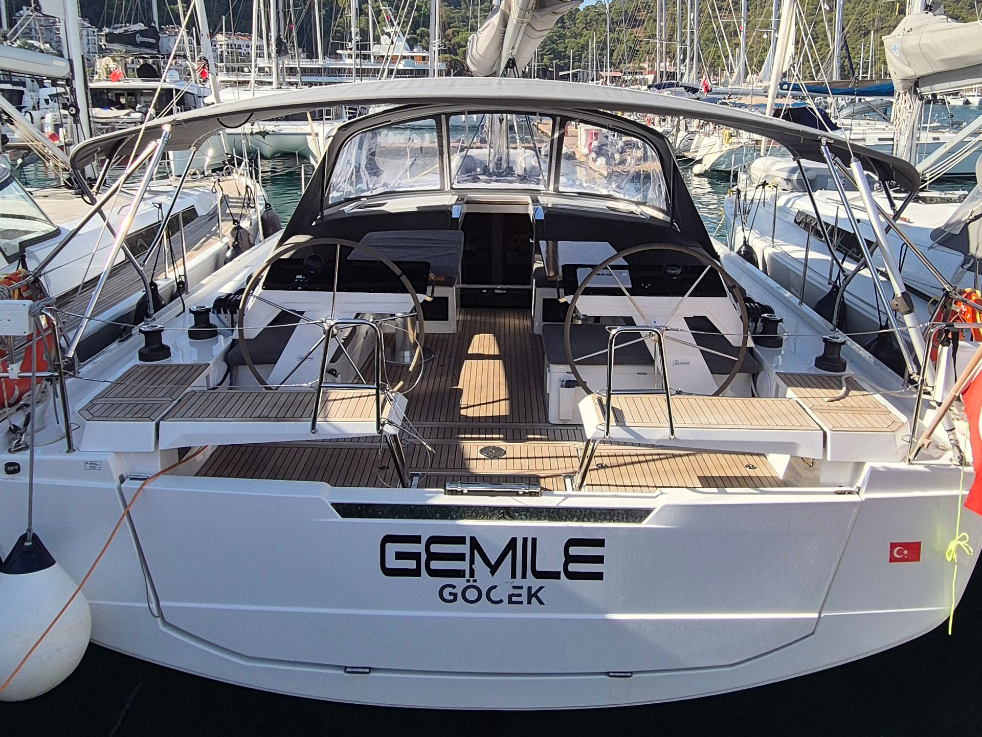 6273938920000103638_Gemile_main.jpg