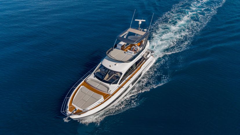 Azimut 53 White