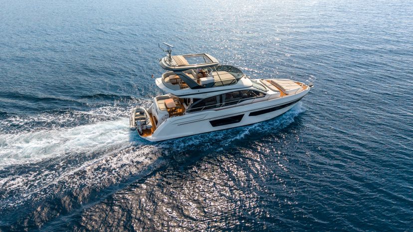 Azimut 53 White