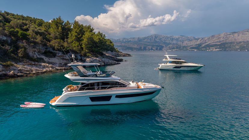Azimut 53 White