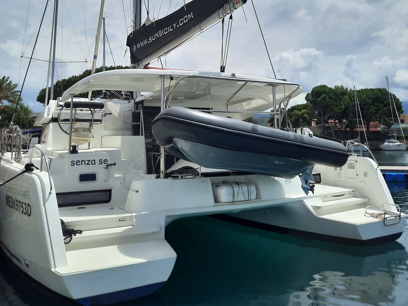 Lagoon 42 Senza SE (A/C and Generator)