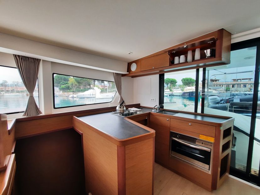 Lagoon 42 Senza SE (A/C and Generator)