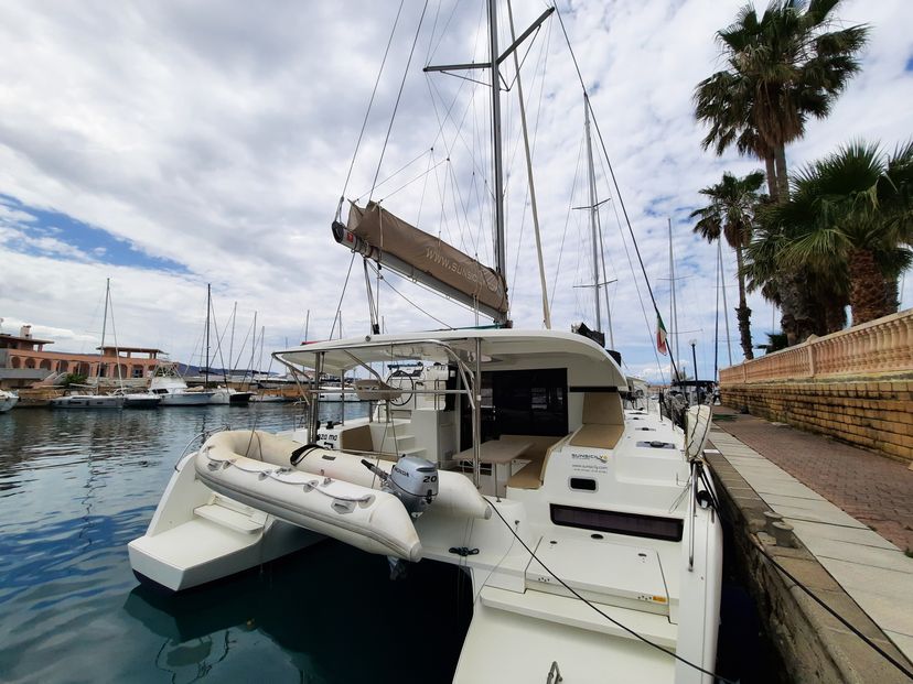 Lagoon 42 Senza Ma (A/C and Generator)