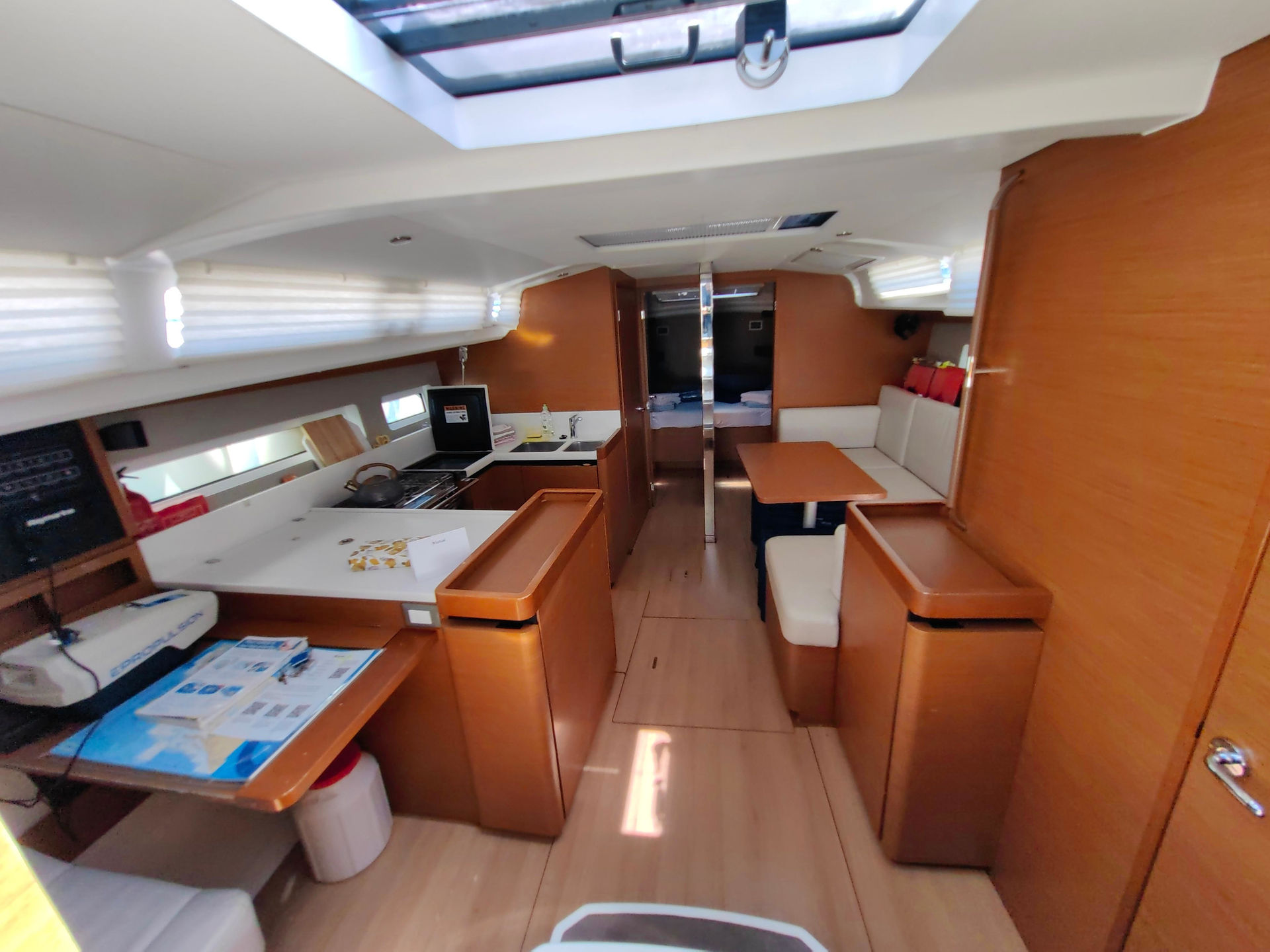 6331679080000106557_interior.jpg