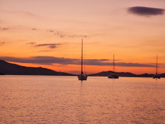 Beneteau 50 Zorba Cabin 1