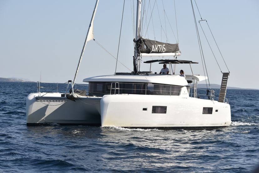 Lagoon 42 AKTIS (air condition, generator, watermaker)
