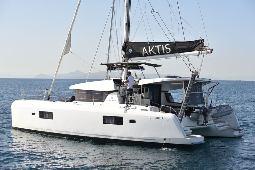 Lagoon 42 AKTIS (air condition, generator, watermaker)