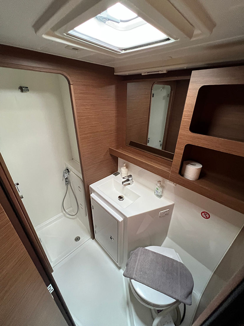Lagoon 42 AKTIS (air condition, generator, watermaker)