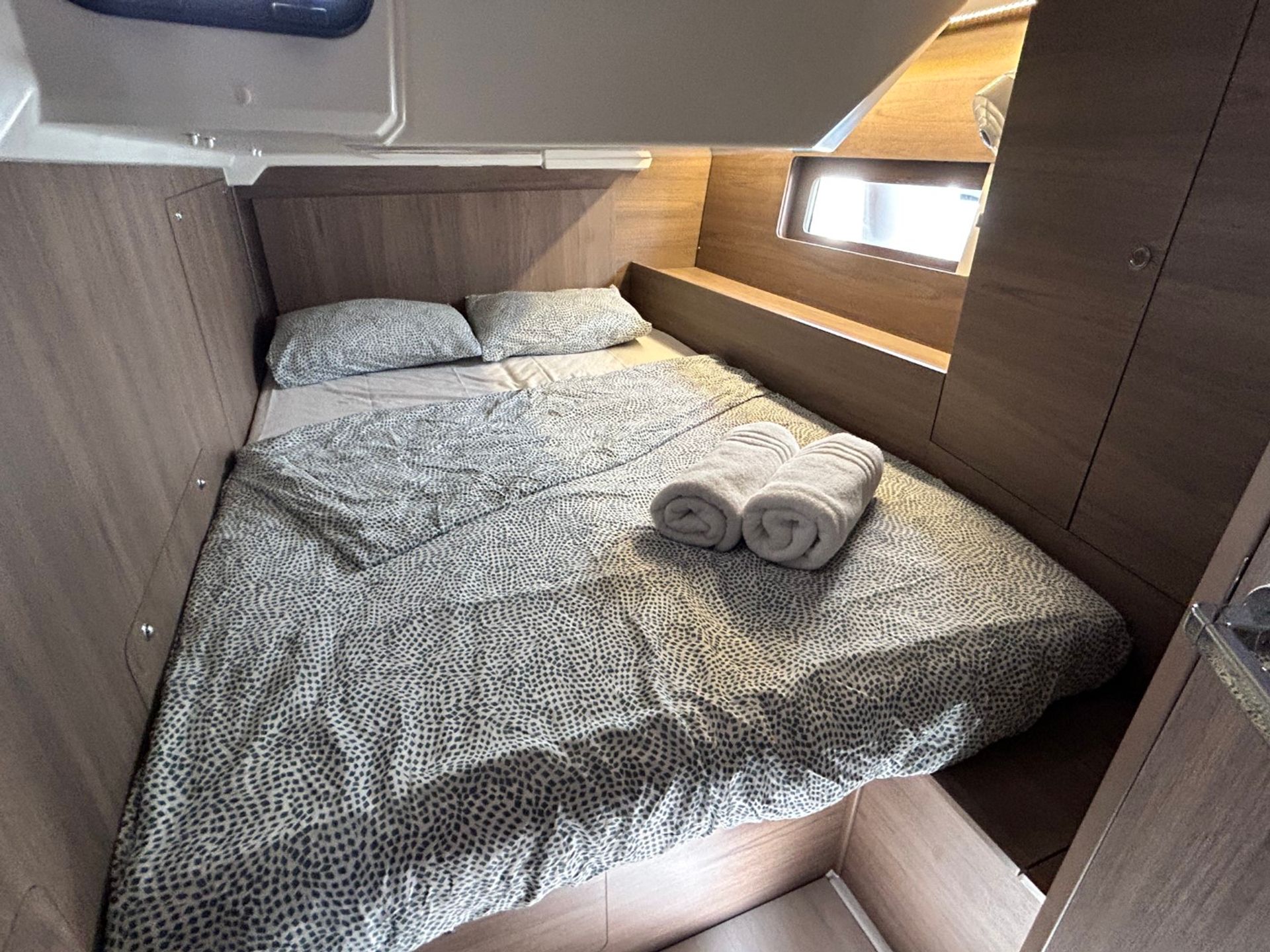 63790941322900172_Oceanis47_Cabin_1.JPG