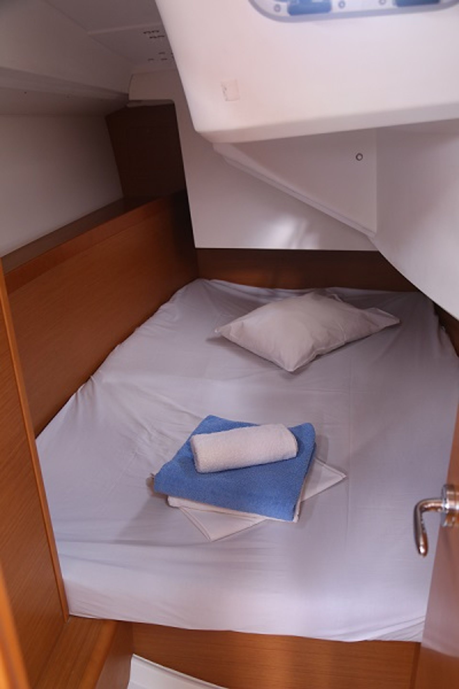6386711184101768_JSO349-AftCabin2.JPG