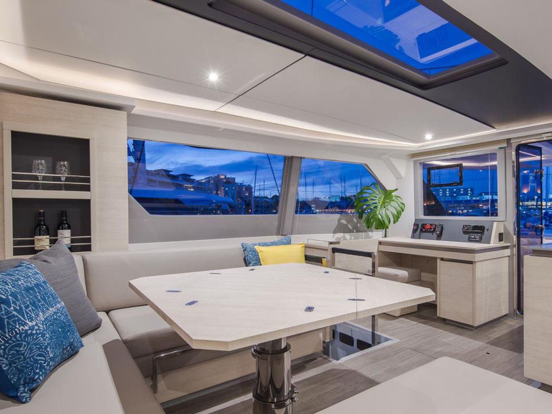6405131550000102903_Moorings_5000_5ca-_interior.jpg