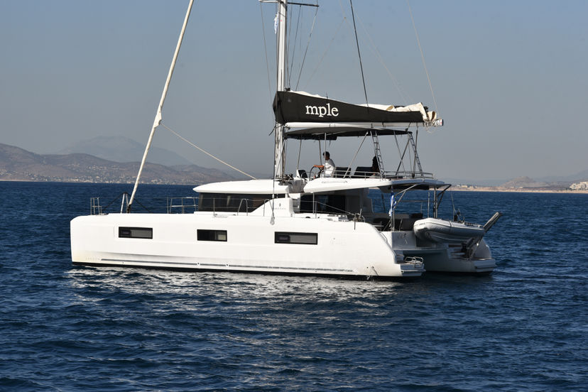 Lagoon 46 MPLE (air condition, generator, water maker) 