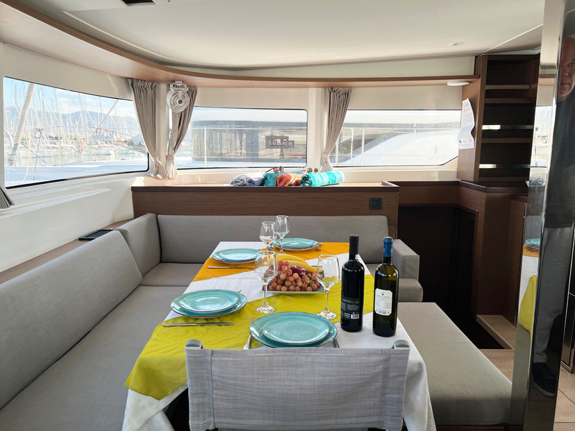 Lagoon 46 MPLE (air condition, generator, water maker) 